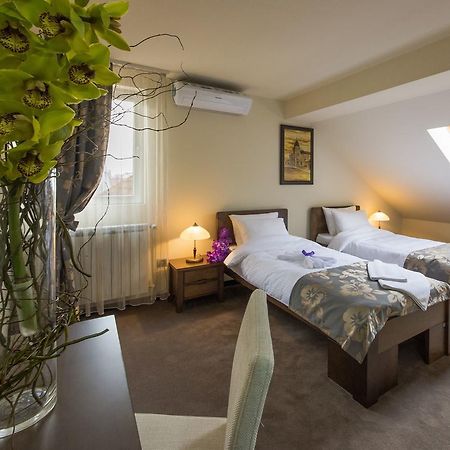 Garni Hotel Central Lux Kragujevac Exterior photo